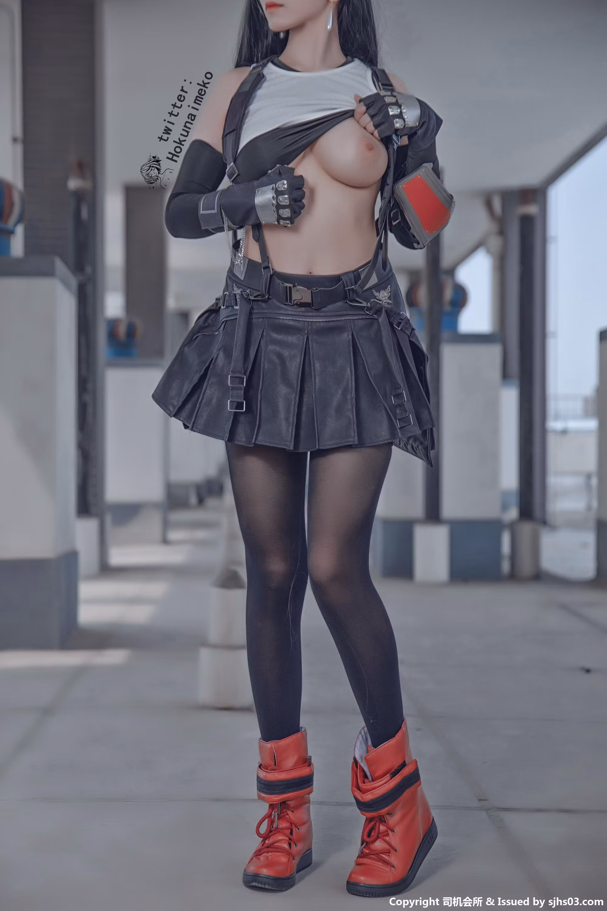 动漫Coser展现黑丝诱惑美女与粉嫩身姿